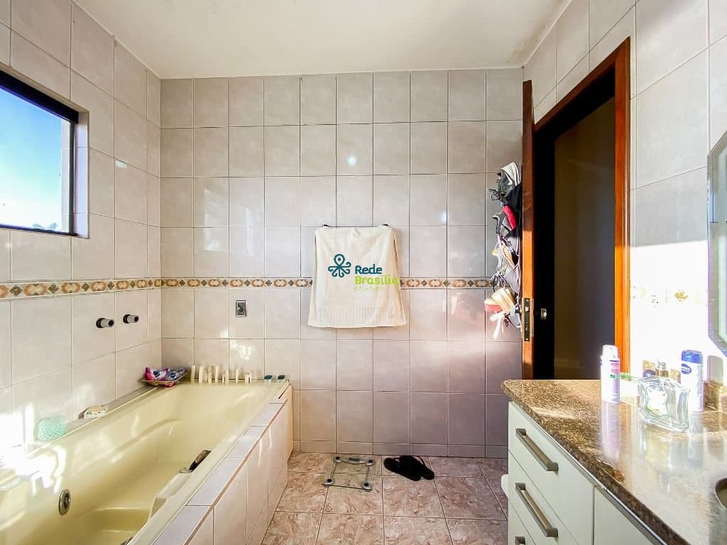 Imagem da propriedade CO7302 37